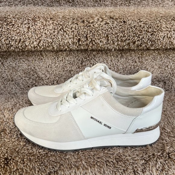 Michael Kors Women's Off White Leather Sneakers. - Picture 2 of 12